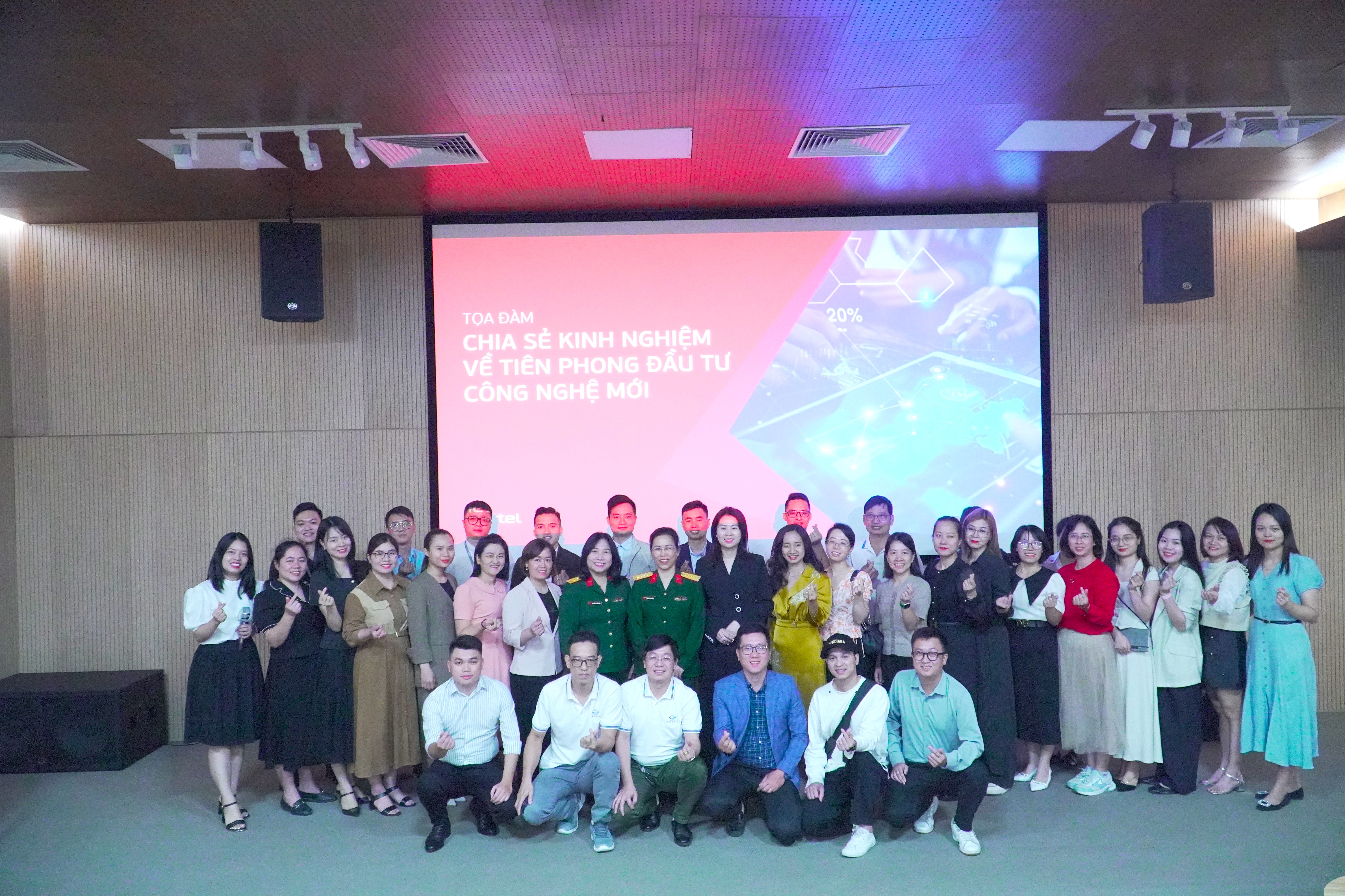 Chuyến tham quan Học viện Viettel dành cho DNNVV do nữ làm chủ, DNNVV sử dụng nhiều lao động là nữ 